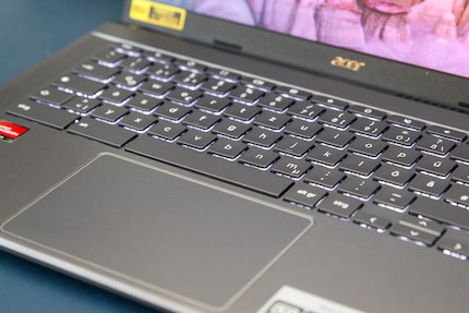 Tastatur mit Hintergrundbeleuchtung.