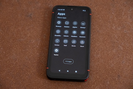 The monochrome app icons are clearly arranged.