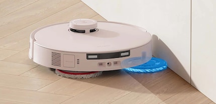Ein Mopp des neuen Ecovacs Deebot T30 Pro ist ausfahrbar, um die Kanten zu putzen.