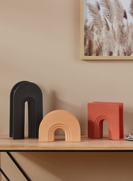 Curvy designs like the Izumo vase fit in everywhere.