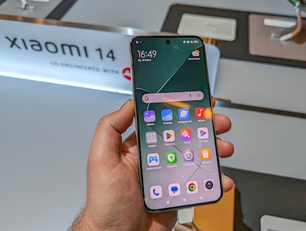 Das Xiaomi 14 ist etwas kompakter als das Ultra-Modell.
