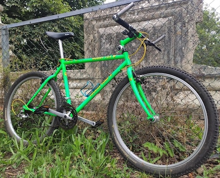 This is pretty much what mountain bikes looked like in 1992. You don’t get more hardtail than that. And it’s got bar ends!