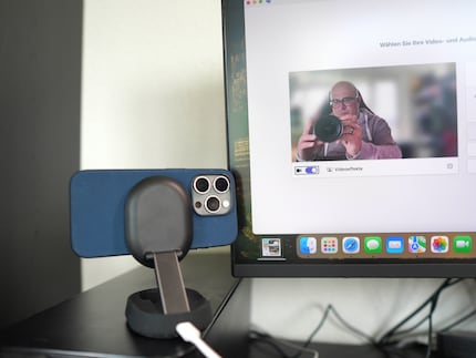My iPhone becomes a wireless webcam with a Mac.