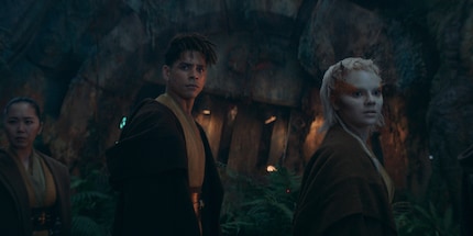 Jedi Knight Yord (Charlie Barnett) and Master Sol’s Padawan Jecki (Logan star Dafne Keen) confront the Sith.