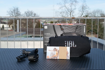 With a weight of over two kilograms, you'll be grateful for the carrying strap.