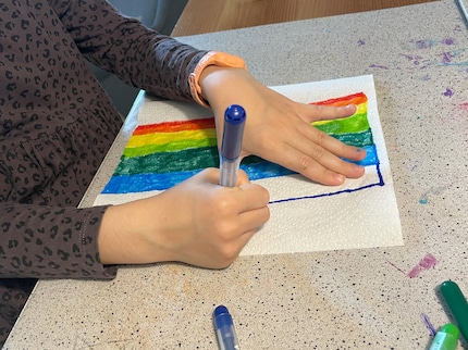 We use children's felt-tip pens to colour in the kitchen towels.