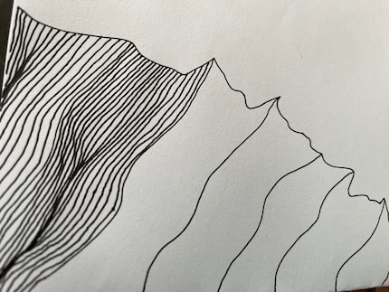 The first slowly drawn lines – not much to see yet.