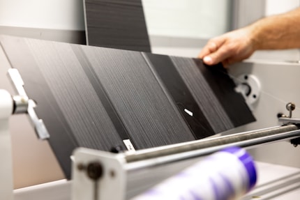 Potential flaws become visible when the threads are stretched over a black board.