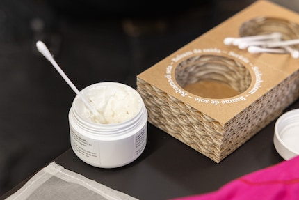 Swiss Silk manufactures cosmetics from the sericin contained in silk proteins.