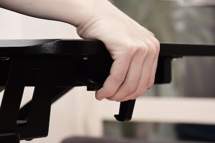 As soon as I press the handle at the right-hand side, ...