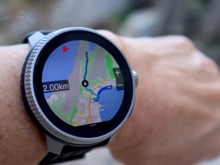 With offline maps, multi-band GPS, a zoom function and a bright display, the Suunto Race exceeds my expectations when it comes to navigation.