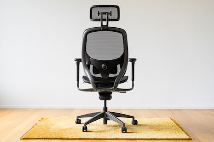 The Fujin Pro from behind. The frame and base are made of an aluminium alloy.