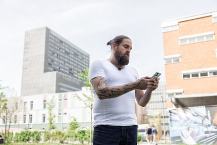 Nicht nur taugt Editor Patrick problemlos als Model – sein ISA-Shirt sitzt an ihm auch perfekt.