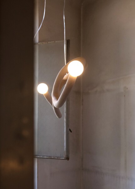 Die Hotwire-Kollektion setzt sich aus Möbeln, Accessoires und Lampen zusammen.