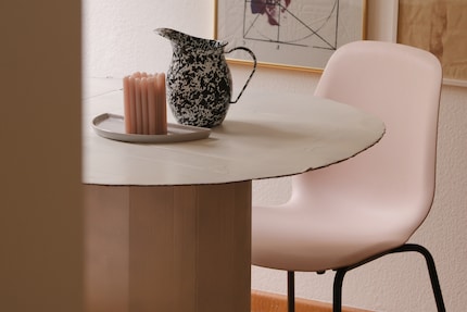 Deceptively real: if you squint a little, you’d think the table was made of wood.