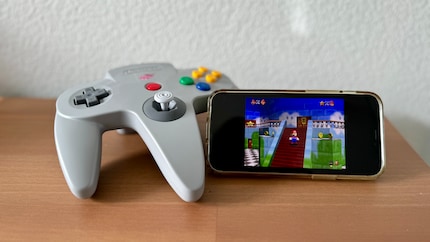 My favourite setup for Super Mario 64 on Delta – iPhone and N64 controller.
