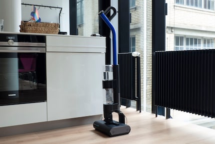 The battery can be charged in the charging station and the self-cleaning mode can be activated if required. 