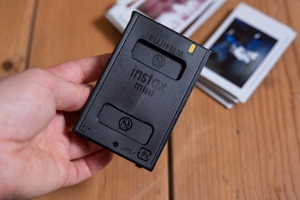 A cartridge like this with ten images isn’t cheap and has to be recycled afterwards.