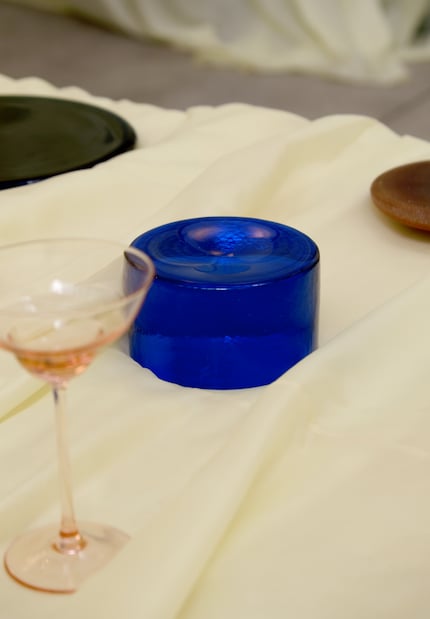 Das satte Blau einiger Objekte bildete einen Kontrast zum Rest.