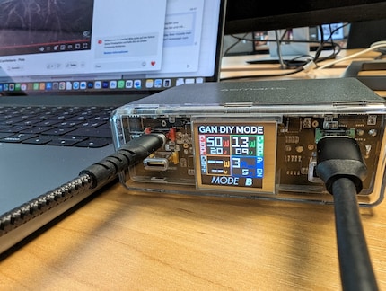 Im Modus «B» liefern der rote und der grüne Anschluss jeweils 100 Watt. Alles ist im Display genau angeschrieben.