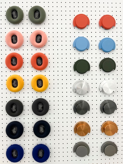... can be personalised by exchanging the ear pads and end caps.