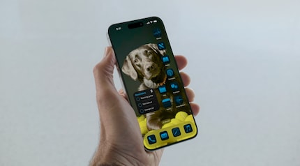 You can now customise your home screen with colours and photos.