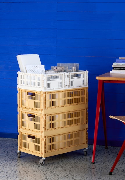 When the wheel reinvents something: collapsing boxes are given mobile bases.