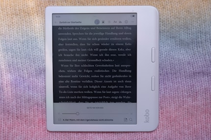Der Dunkelmodus klappt nur innerhalb eines E-Books. Einstellungen und andere Apps sind leider nicht inkludiert.