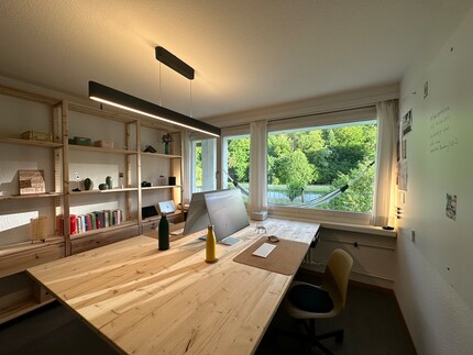 Jeremy’s setup is clean but cosy.