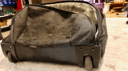 Ganz schön mitgenommen: Ob für diese alte Reisetasche noch Hoffnung besteht?