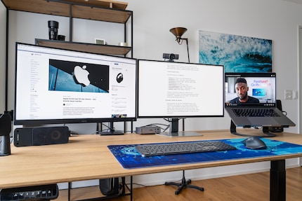 The space of a single 27-inch screen is not enough for me to work.