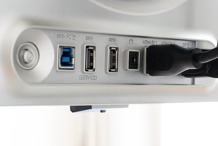 For this type of monitor, I am satisfied with the selection of connections.