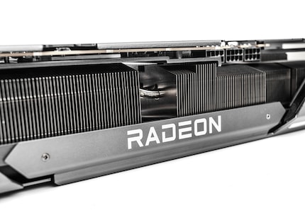 Ähnlich viel Leistung wie eine RX 7900 XT dürfte die kommende Mittelklasse von AMD bieten.