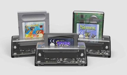 The GB Operator plays original cartridges on the PC.