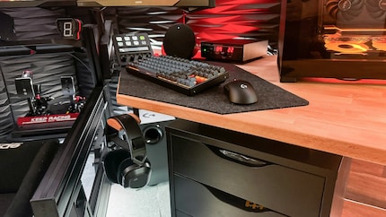 No cables, no need for cable management.