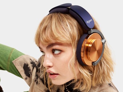 Up to 2000 colour combinations are said to be possible with these headphones. 