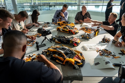 Bei McLaren bauen sie bereits fleissig an den Modellen.