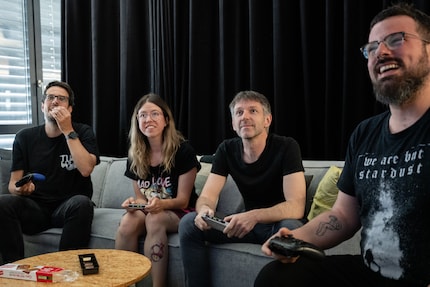 Bei der Multiplayer-Session mit meinen Redaktionskollegen wird es emotional. Vor allem Simon kriegt sich bei einem Sieg kaum mehr ein.