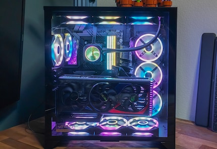 With a PC like this, there are no limits to the possible gaming genres. The little Groot that lives in the housing probably thinks so too.