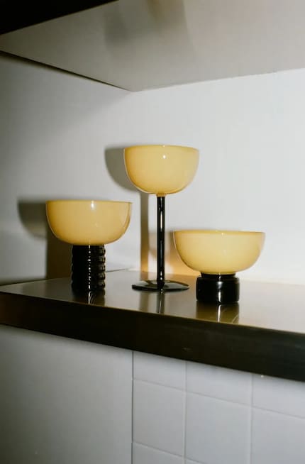 «Small Matter: Form Glassware 001» von Solange Knowles für Saint Heron, 2024.