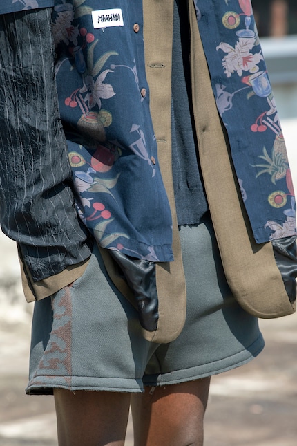 Ein entspannter Short-Shorts-Look.