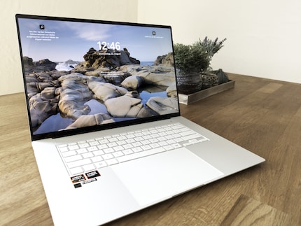 In addition to the new AMD chip, the Asus Zenbook S 16 has a large 3K OLED display in 16:10 format and many ports.