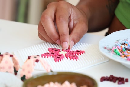Here, Stefanie assembles her flower blossom bead by bead.