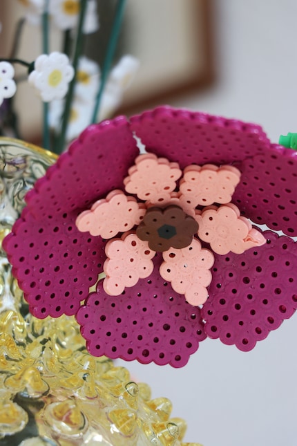 If you assemble a flower from several elements, it looks more real.