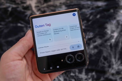 Gemini can be used on the cover display for all kinds of questions and tasks.