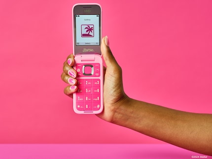 The user interface is also customised to Barbie.