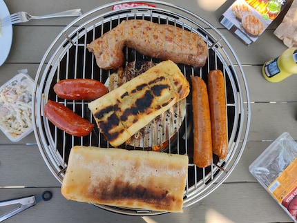 Der Grillkäse in der Mitte war fix fertig. Das Brot, das anschließend in die Mitte gelegt wurde, ist beim Grillen leicht angebrannt.