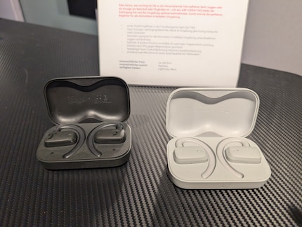 The Airy Open TWS place a mini speaker in front of the ear.