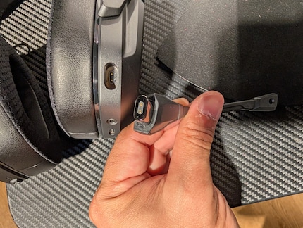The mic is magnetic and can be easily removed.