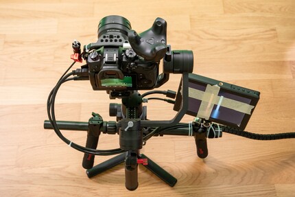 Camera with gimbal and mounted tracker. The screen output is divided into four parts. Notice the tape at the bottom right, where everything is put together.